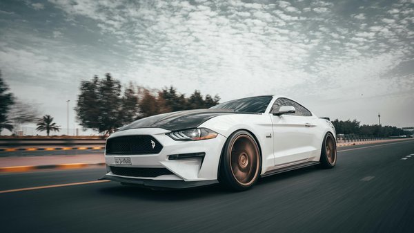 Quels sont les avantages des filtres à huile en céramique pour les voitures de performance?