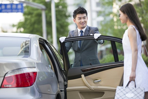 Top services de chauffeur privé à Avignon pour un voyage serein